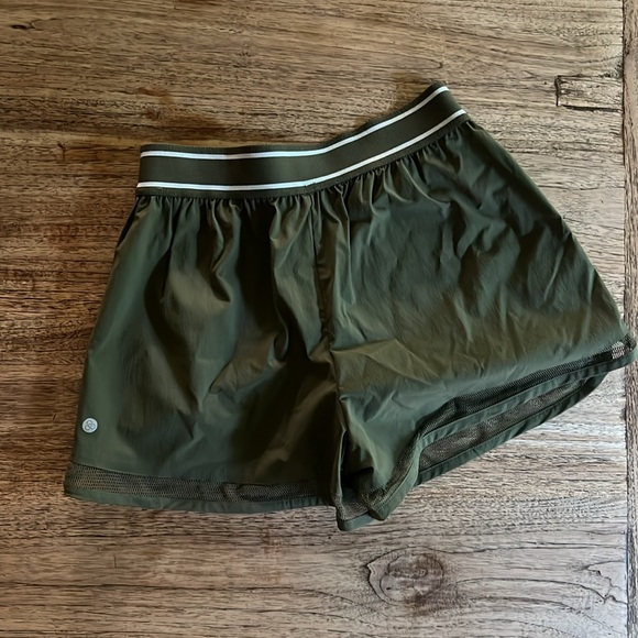 Women's athletic shorts with mesh trim - Picture 3 of 5